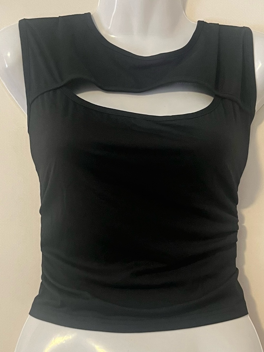 Black Sleeveless Keyhole Front Top 2XL Polyester Spandex NWOT